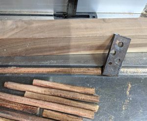 Dübel aus Zwetschgenholz