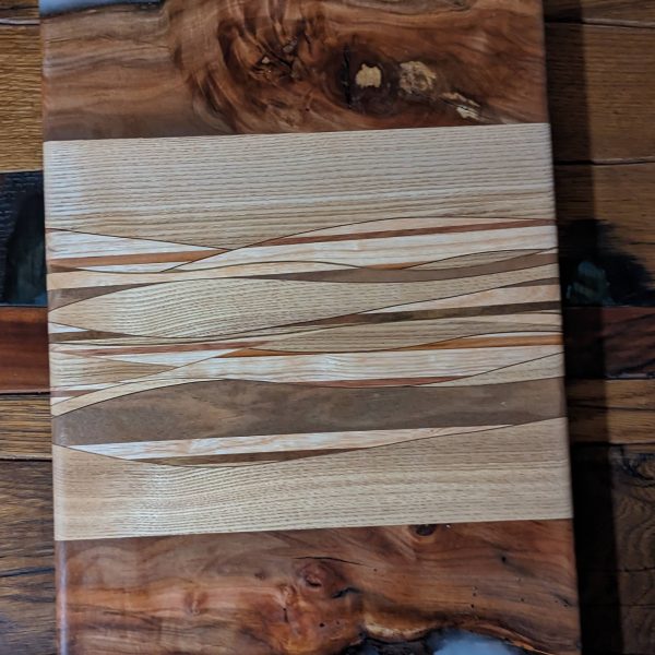 Käsebrett eingelassen mit Öl