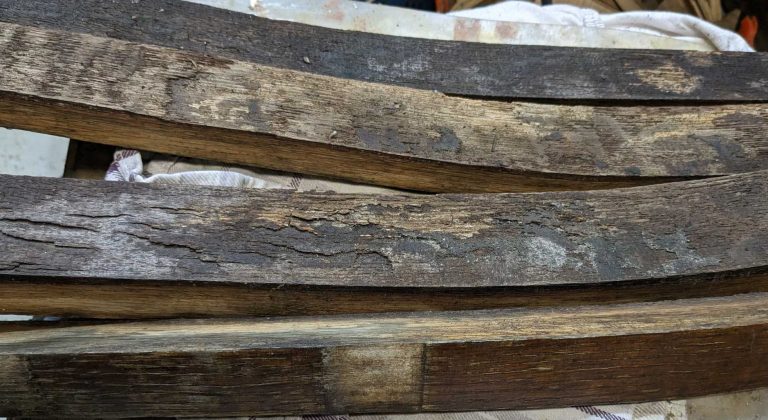 Eine Auswahl der Fassdauben, so wie ich sie erhalten habe.